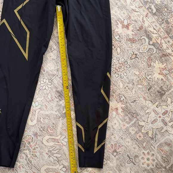 2XU Black Leggings with Gold Accents - Picture 5 of 7